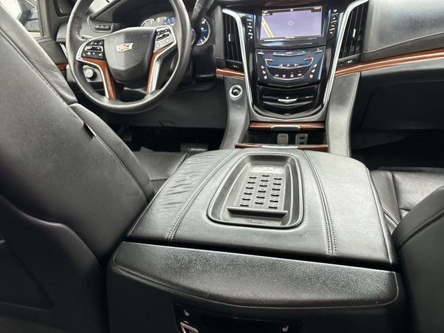 Used 2017 Cadillac Escalade Luxury image 40
