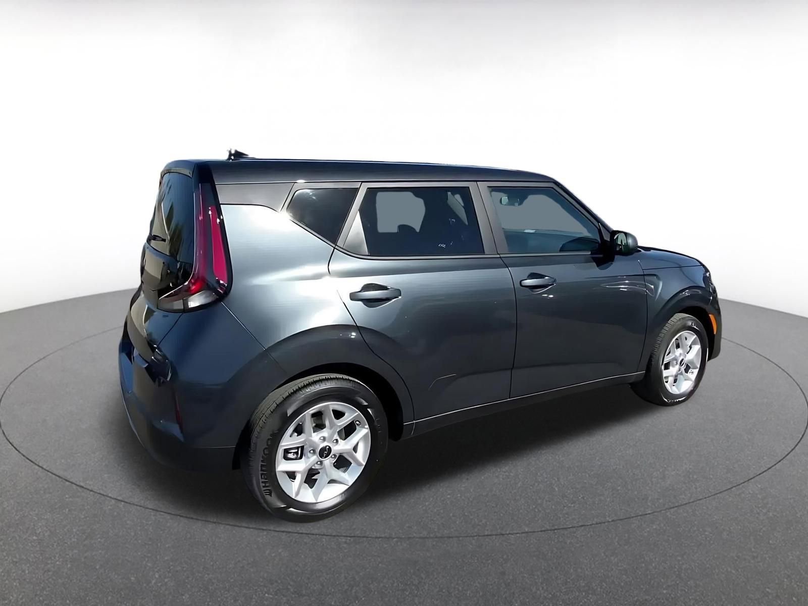 Used 2025 Kia Soul LX w/ LX Technology Package image 15