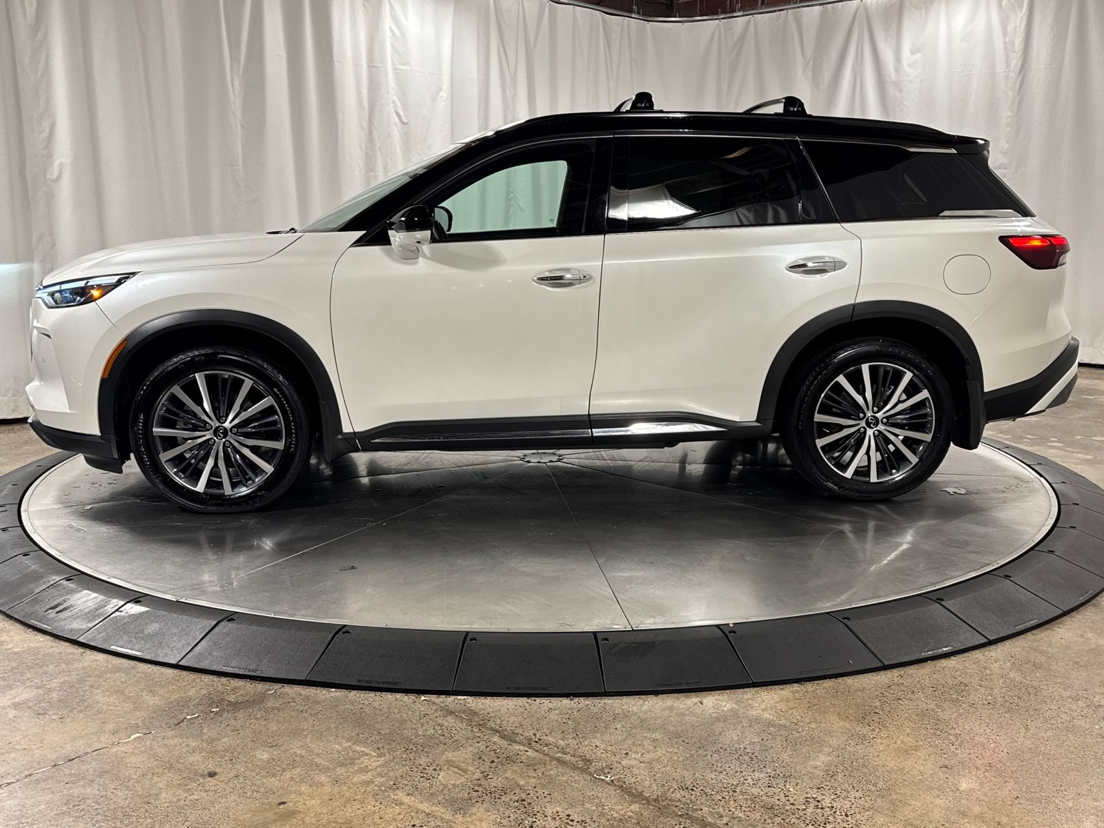 Certified 2025 INFINITI QX60 Autograph w/ Cargo Package AWD/4WD image 8