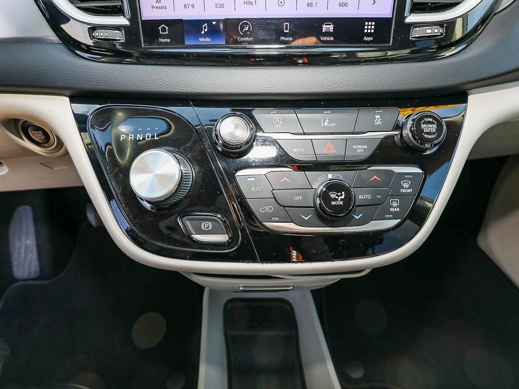 Used 2022 Chrysler Pacifica Touring-L image 18