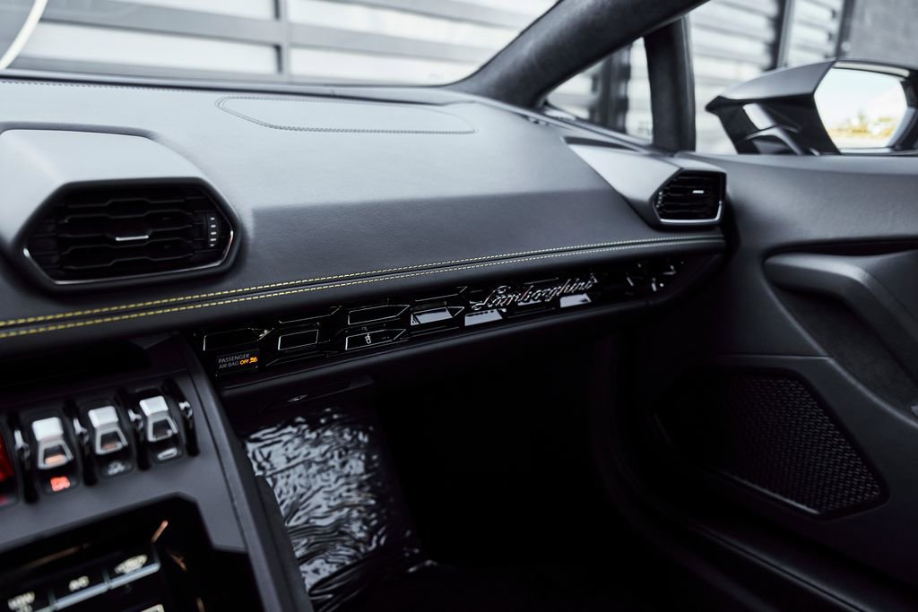 Used 2021 Lamborghini Huracan EVO image 68