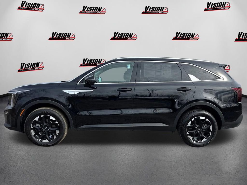 Used 2025 Kia Sorento S image 8