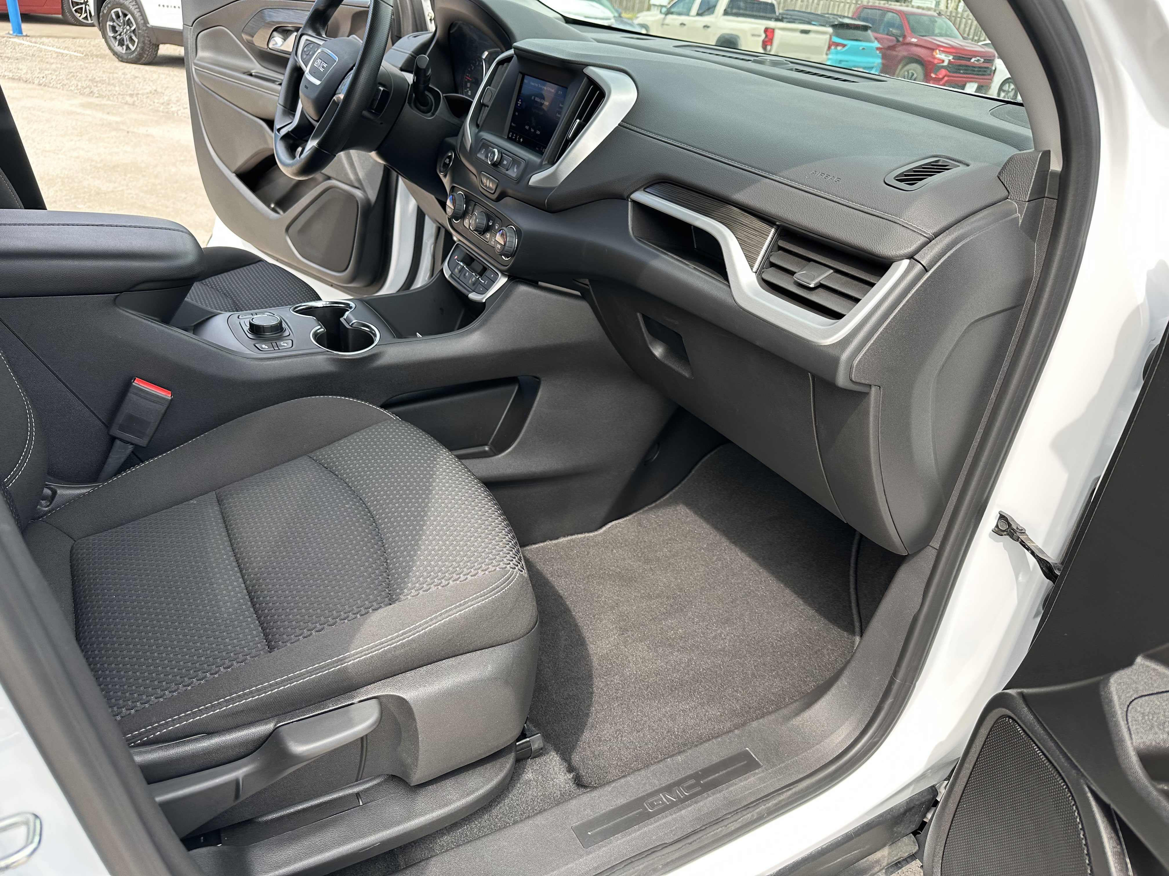 Used 2023 GMC Terrain SLE w/ Driver Convenience Package image 37