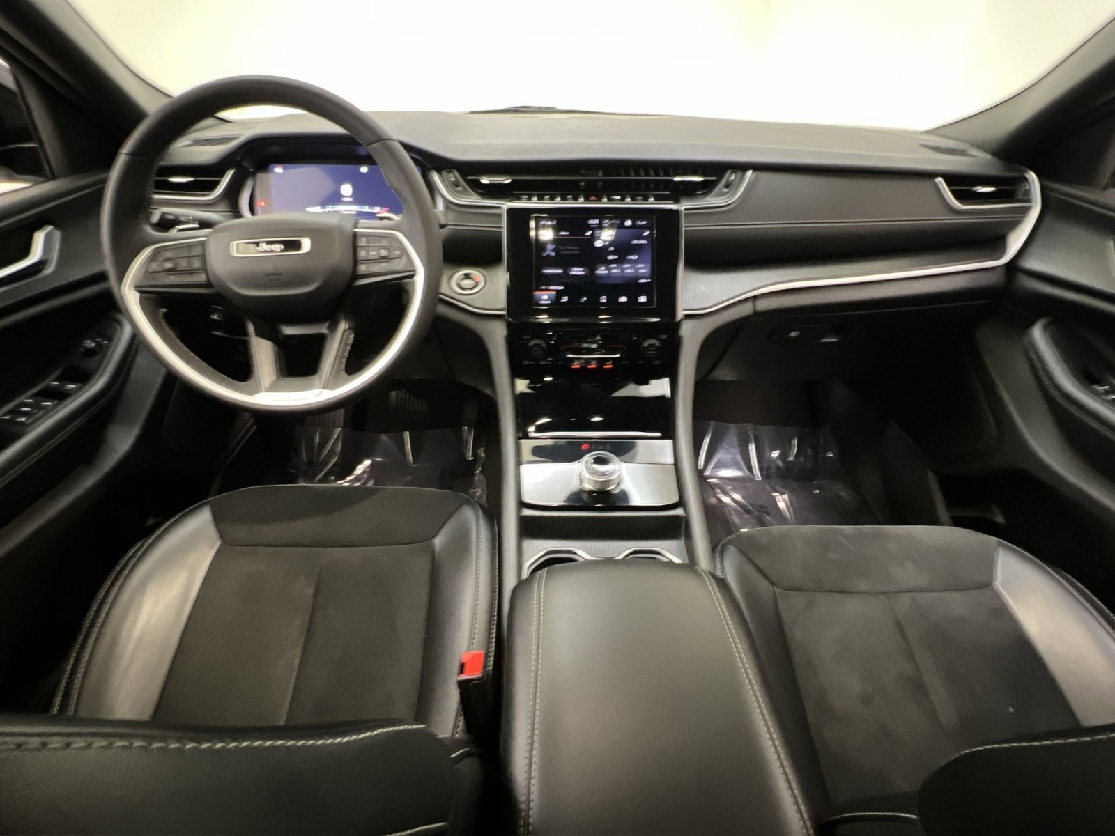 Used 2024 Jeep Grand Cherokee L Laredo image 21