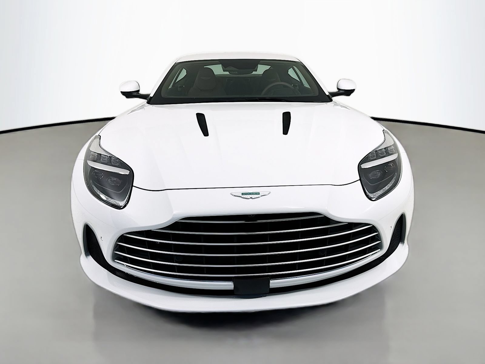 Used 2024 Aston Martin DB12 Coupe RWD image 2