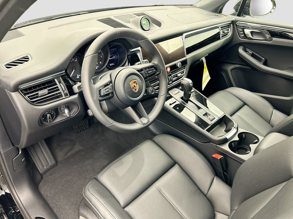Used 2026 Porsche Macan AWD/4WD image 4