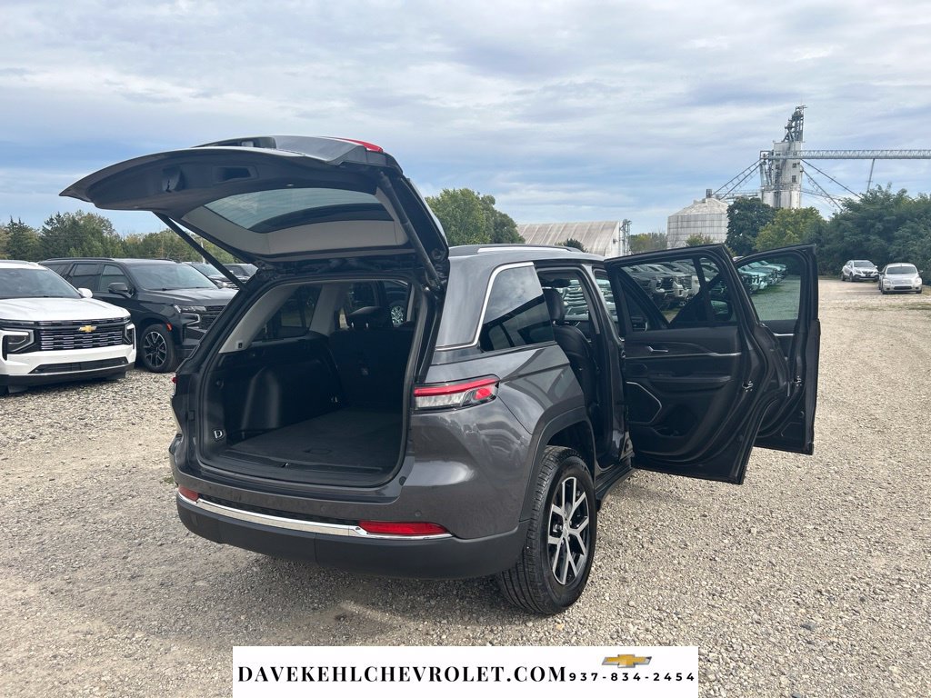 Used 2024 Jeep Grand Cherokee Limited w/ Trailer Tow Package AWD/4WD image 14