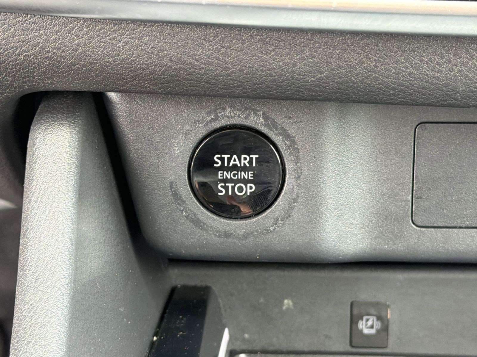 Used 2025 Nissan Rogue SL w/ Tech Package AWD/4WD image 26