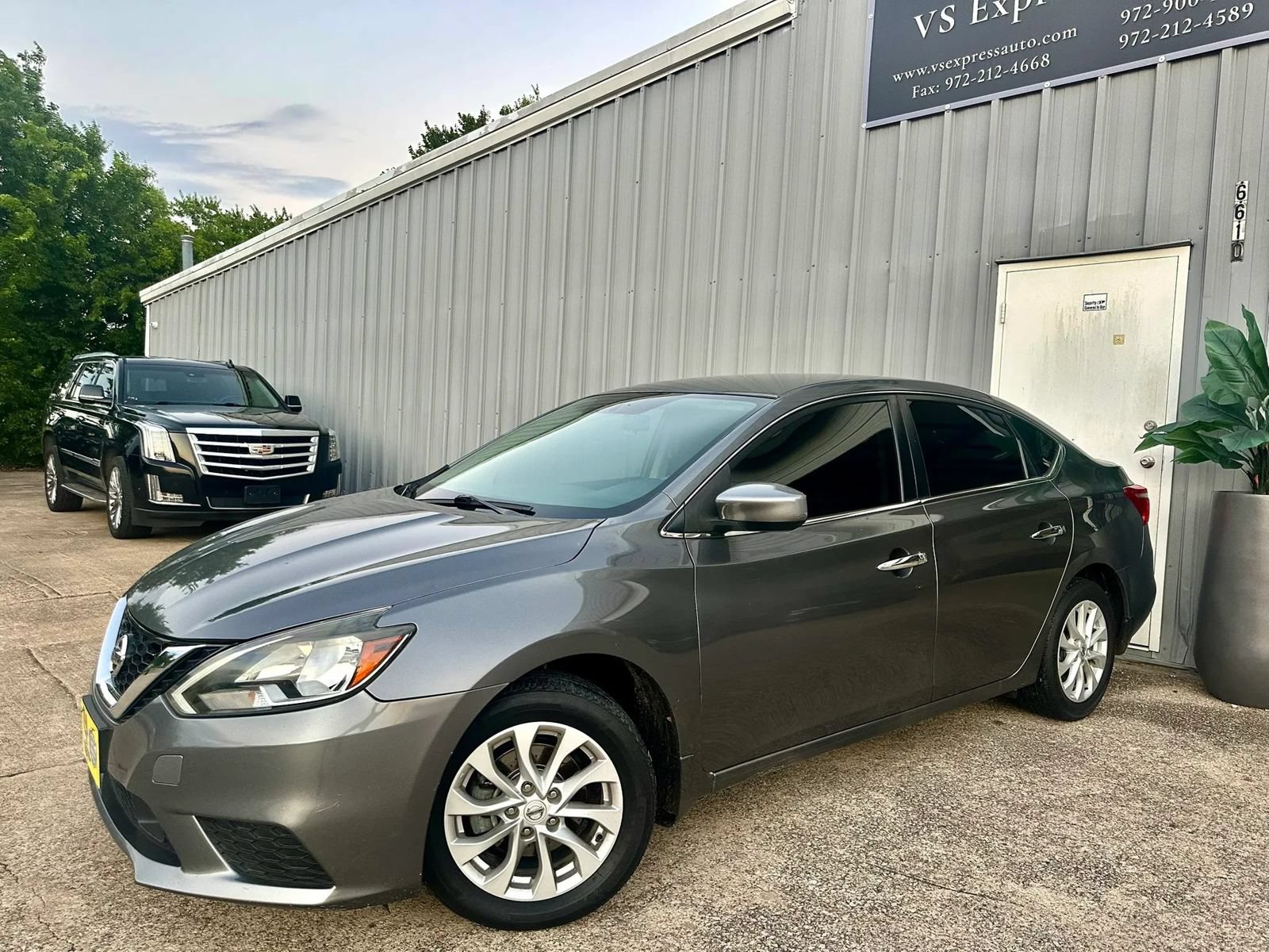 Used 2018 Nissan Sentra SV FWD image 1