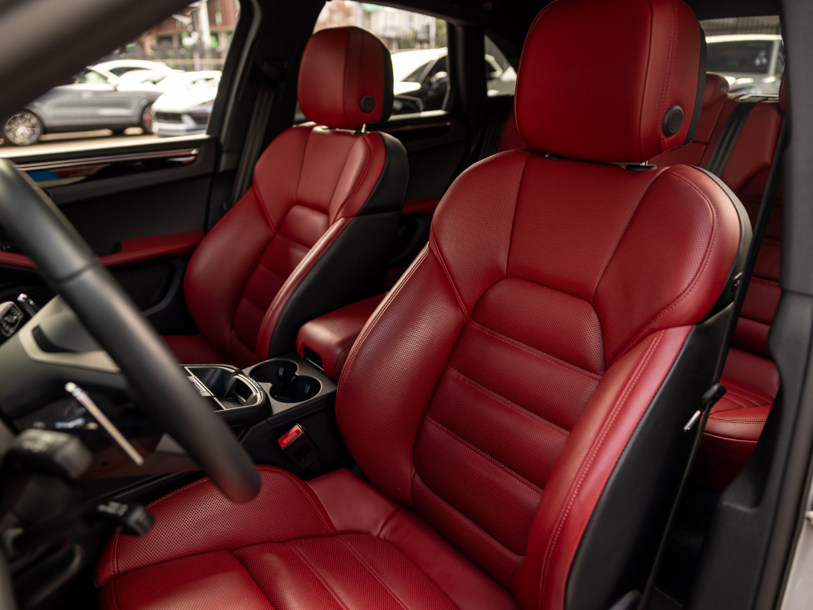 Certified 2026 Porsche Macan AWD/4WD image 5