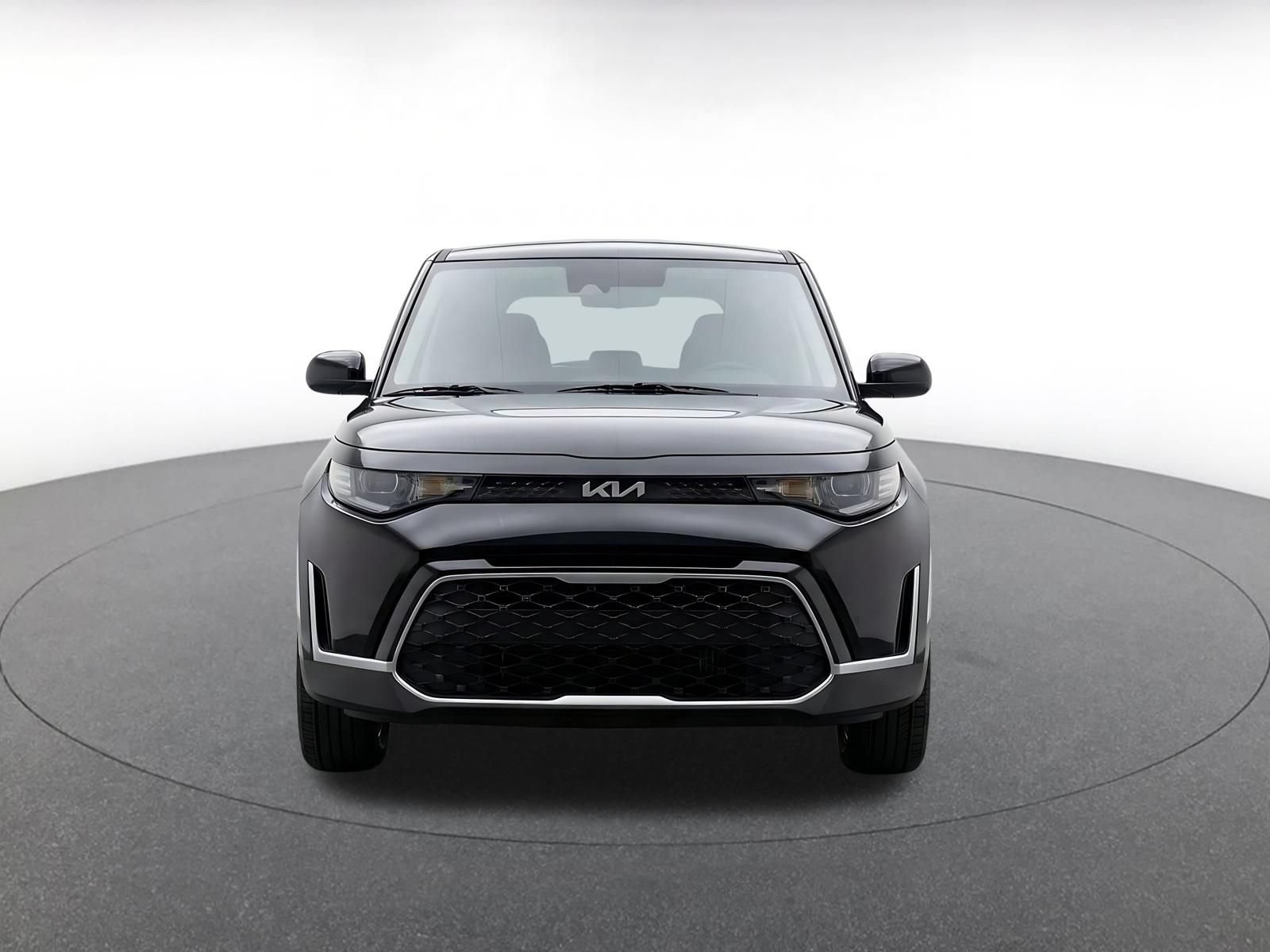 Used 2025 Kia Soul LX w/ LX Technology Package FWD image 2