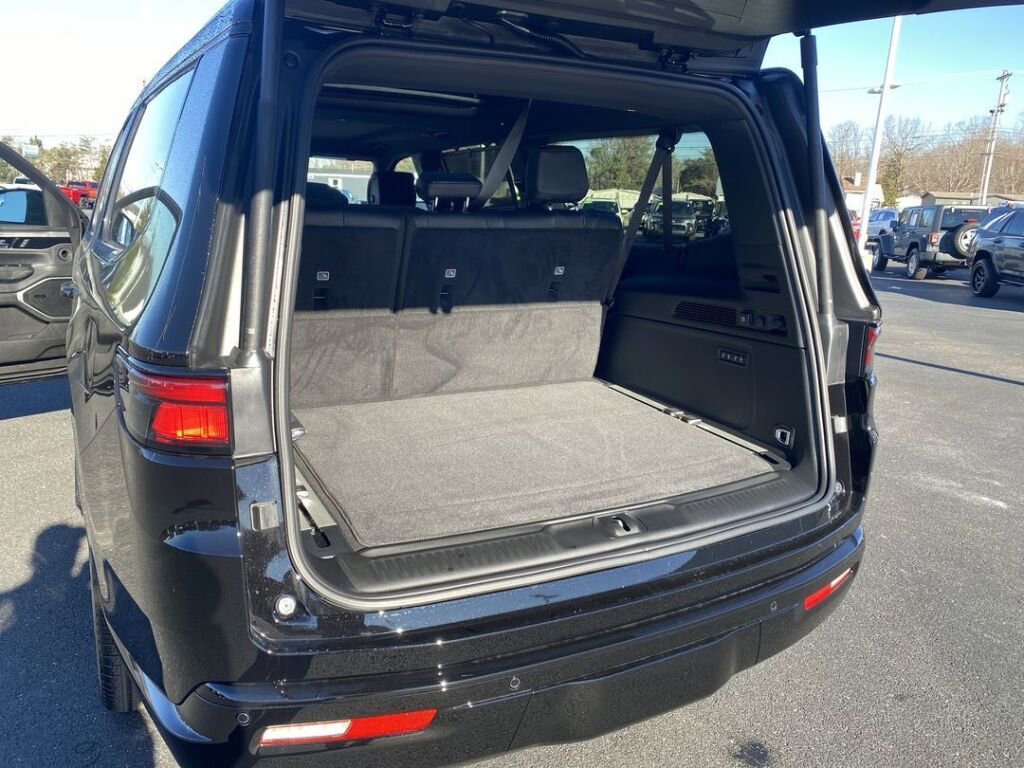 New 2025 Jeep Wagoneer L Series II w/ Convenience Group I image 26