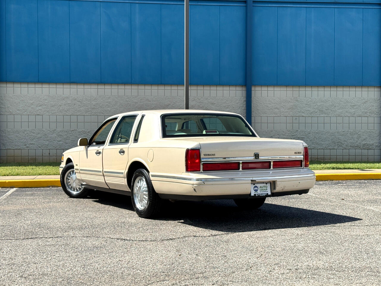 Used 1996 Lincoln Town Car Cartier image 5