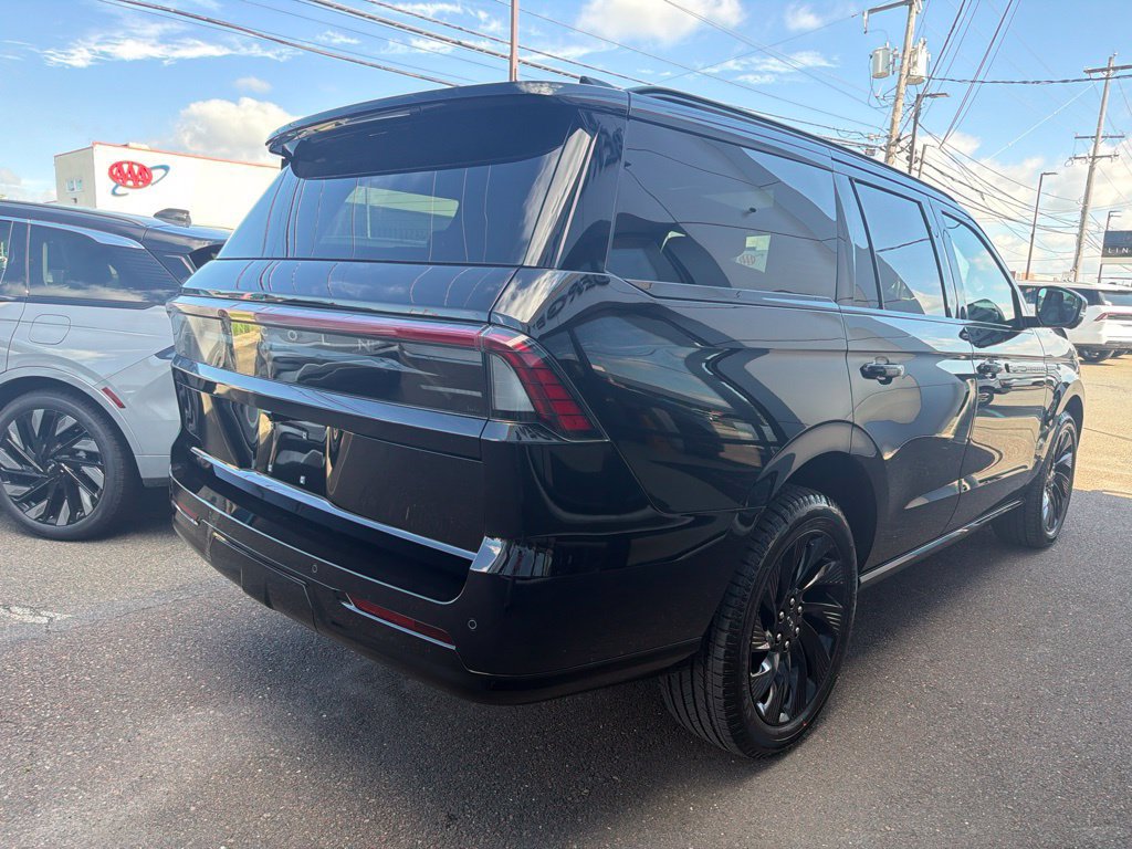 New 2027 Lincoln Navigator Reserve w/ Jet Appearance Package AWD/4WD image 3