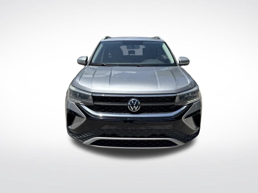 Used 2022 Volkswagen Taos SE FWD image 3