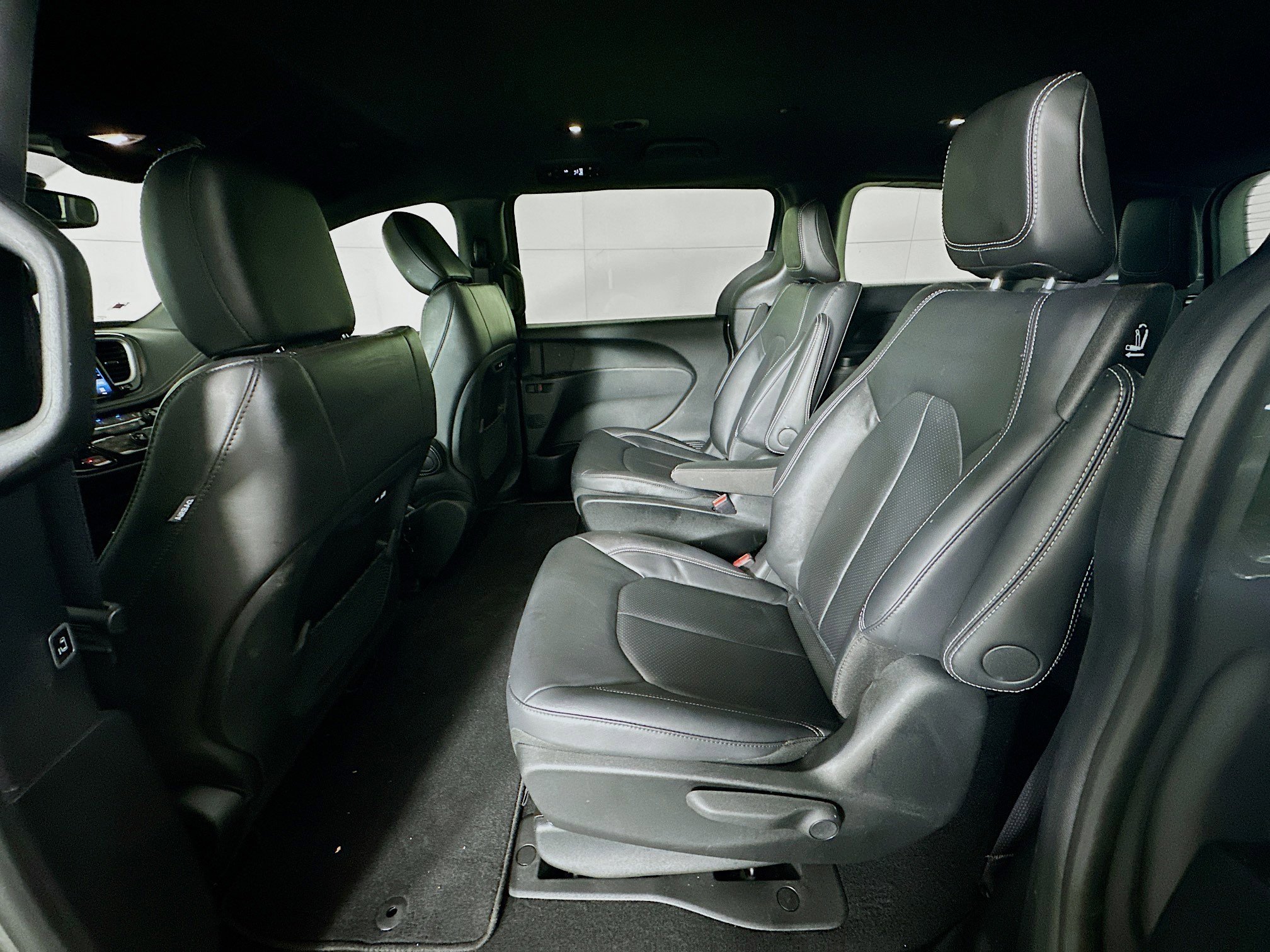 Used 2025 Chrysler Pacifica Select image 27