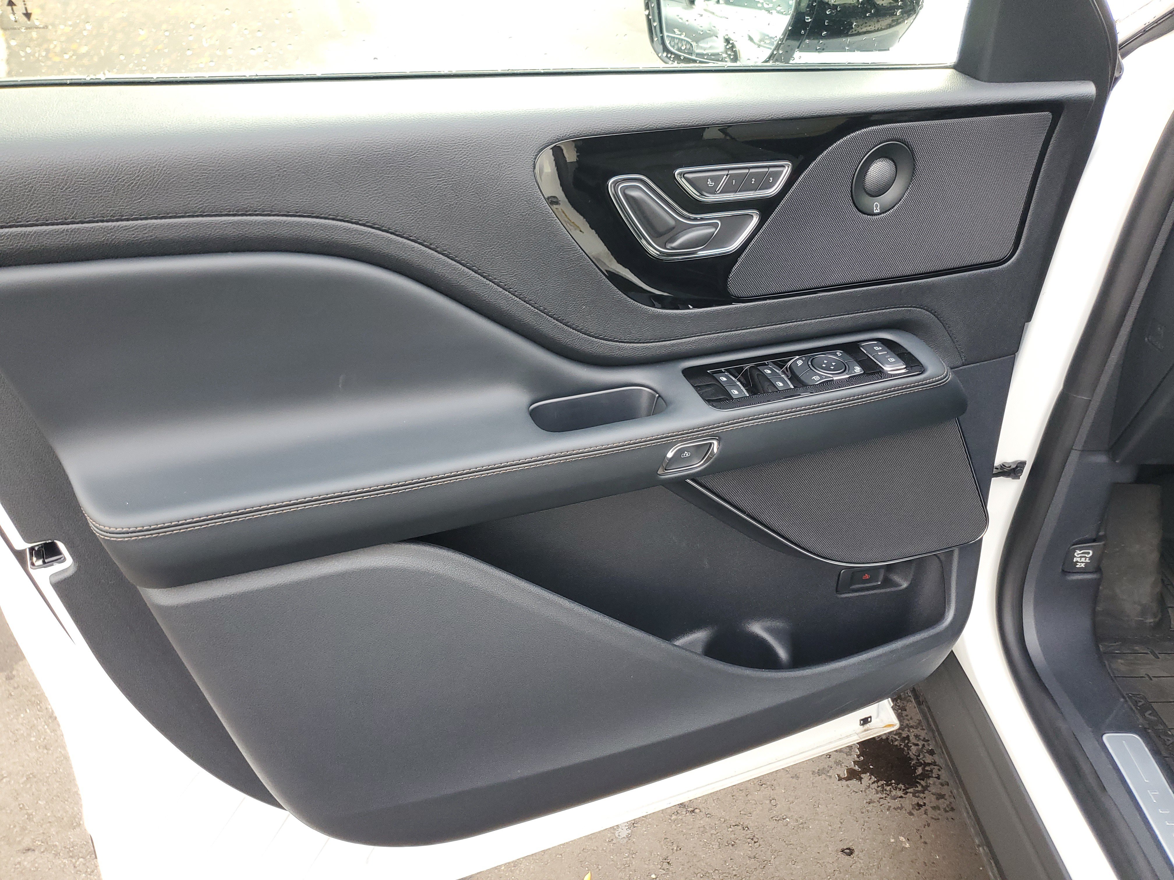 New 2026 Lincoln Aviator AWD image 7