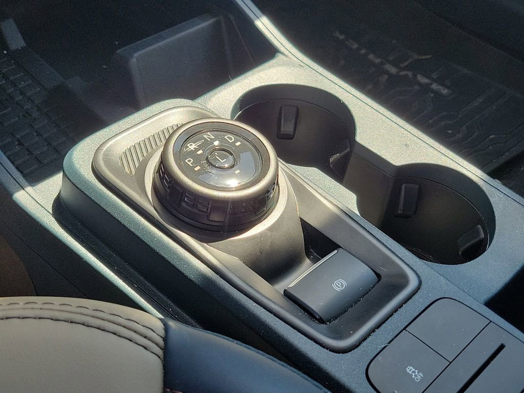 Used 2025 Ford Maverick Lariat image 32