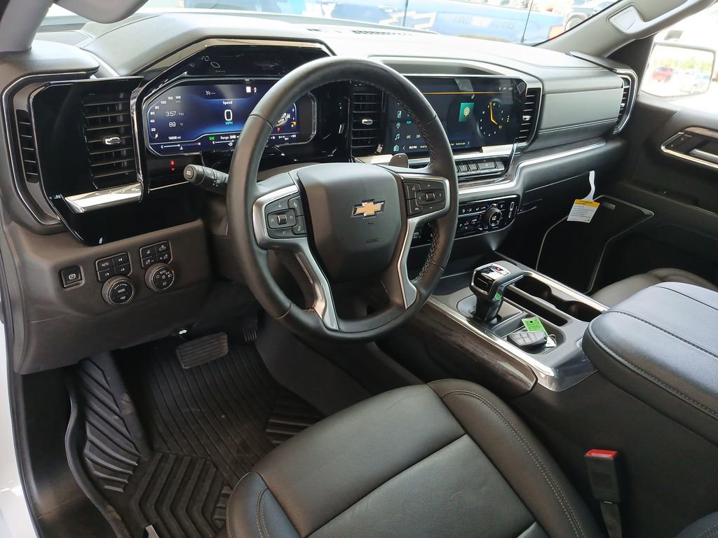 Used 2025 Chevrolet Silverado 1500 LTZ image 10