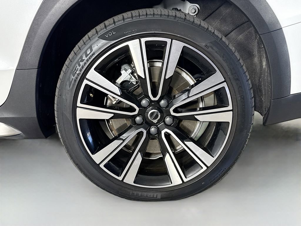 Certified 2024 Volvo V60 B5 Cross Country Ultimate w/ Protection Package Premier AWD/4WD image 33