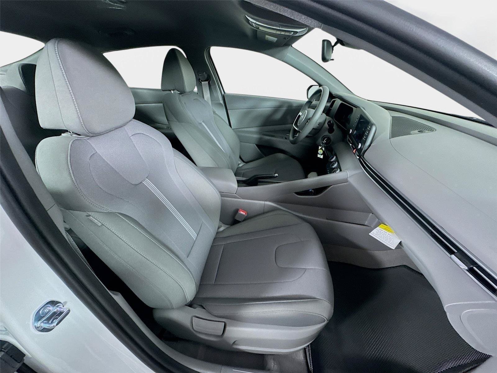 New 2026 Hyundai Elantra SE FWD image 25