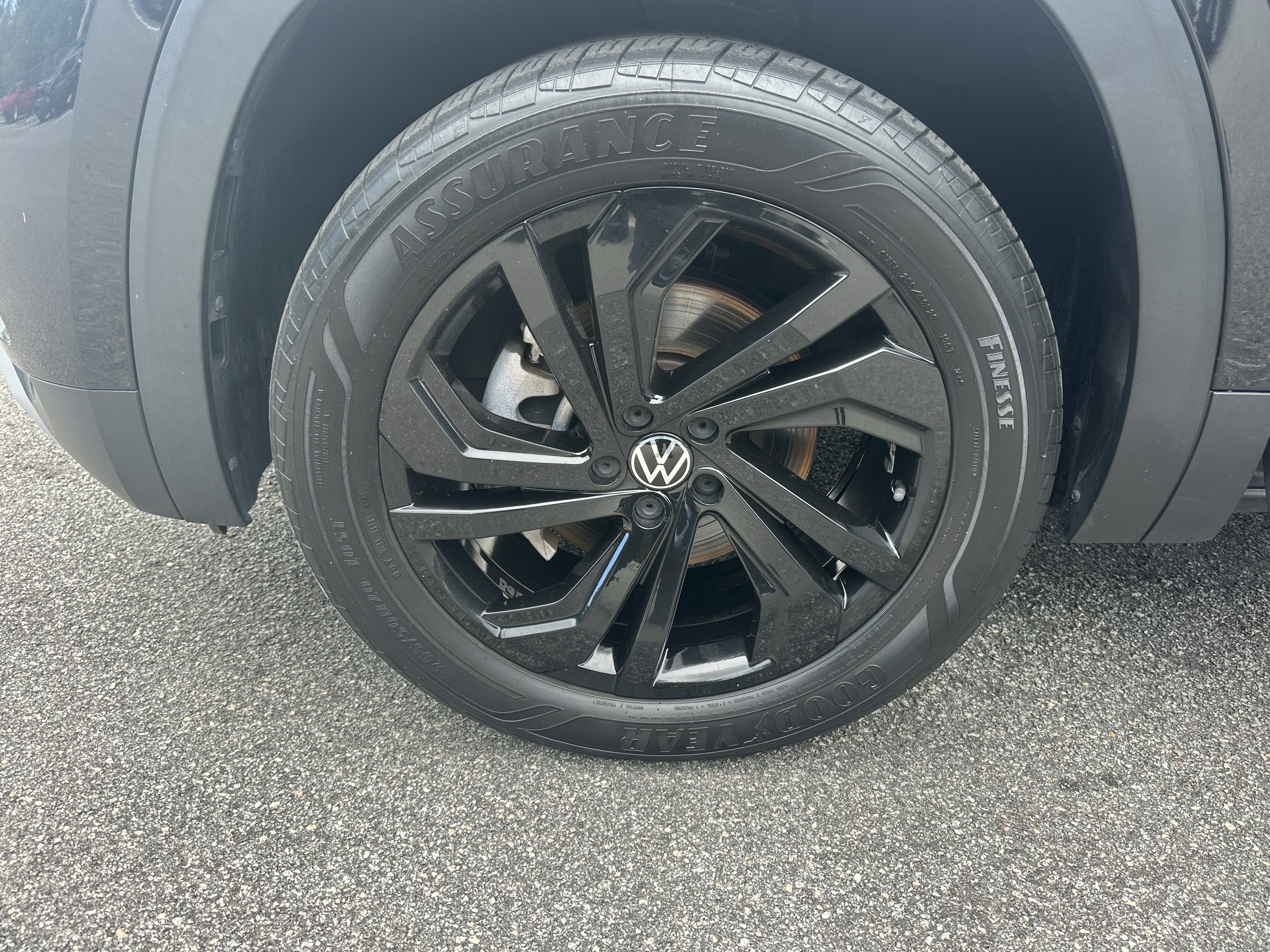 Used 2022 Volkswagen Atlas SE w/ Black Wheel Package image 12