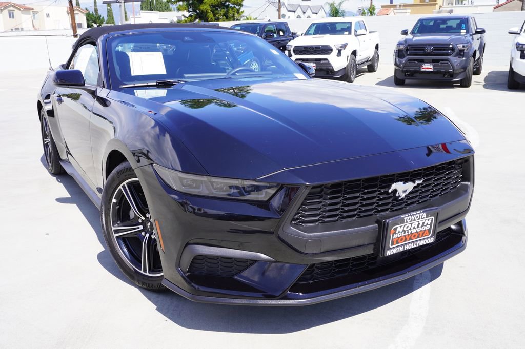 Used 2025 Ford Mustang Convertible image 2