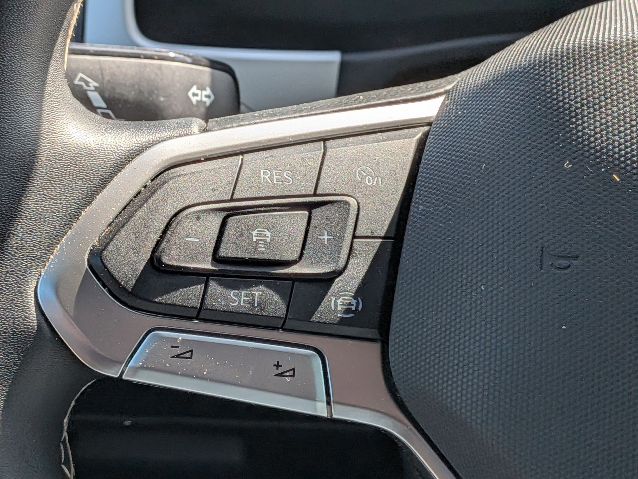 Used 2023 Volkswagen Atlas Cross Sport SE w/ Panoramic Sunroof Package image 18