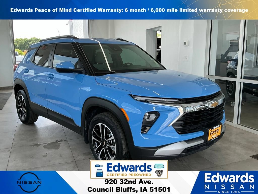 Used 2024 Chevrolet TrailBlazer LT w/ Convenience Package AWD/4WD image 2