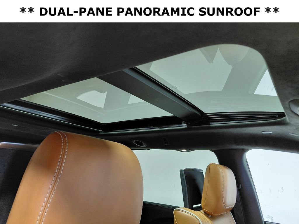 Used 2024 Chrysler Pacifica Pinnacle w/ Trailer Tow Group FWD image 5