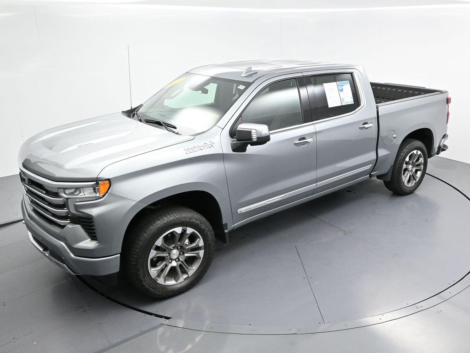 Used 2025 Chevrolet Silverado 1500 High Country w/ Technology Package AWD/4WD image 40
