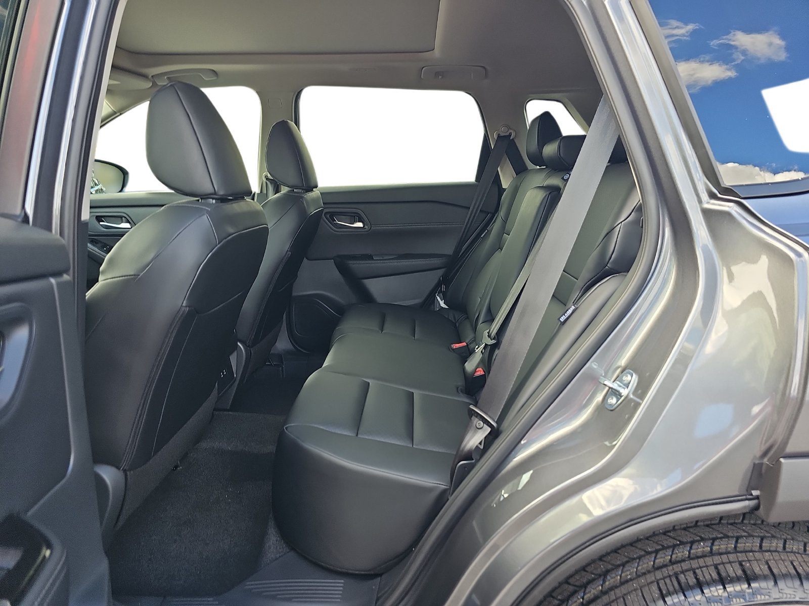 New 2027 Nissan Rogue Dark Armor FWD image 14