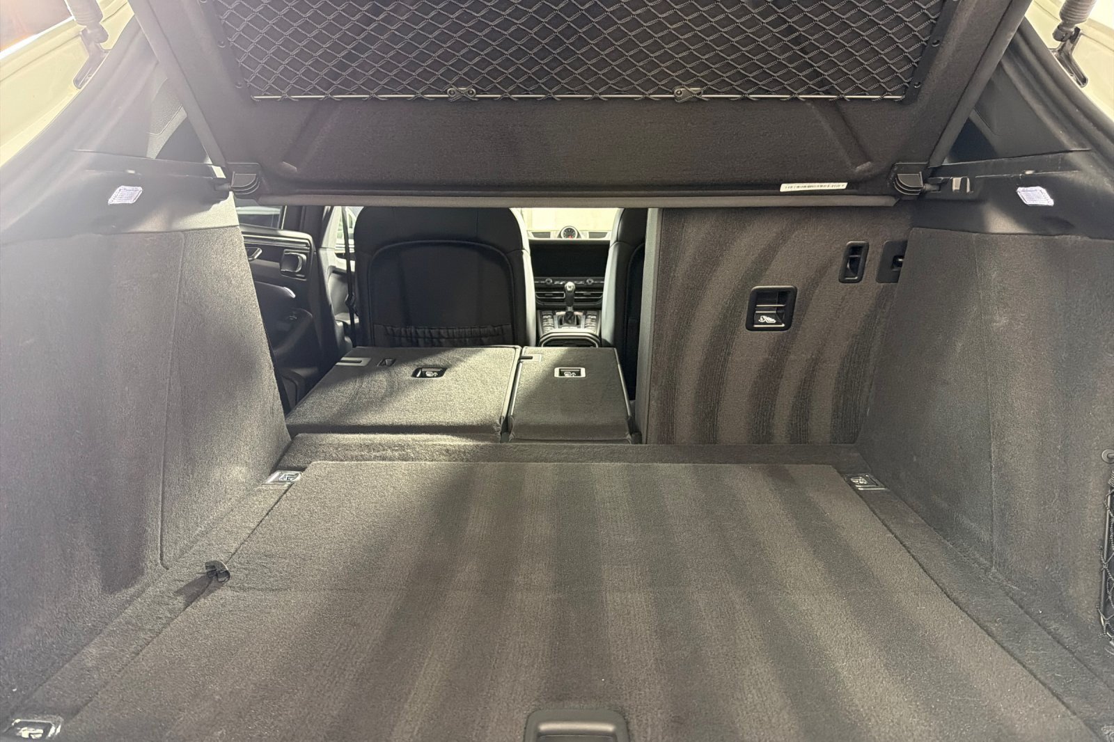Used 2020 Porsche Macan AWD/4WD image 14