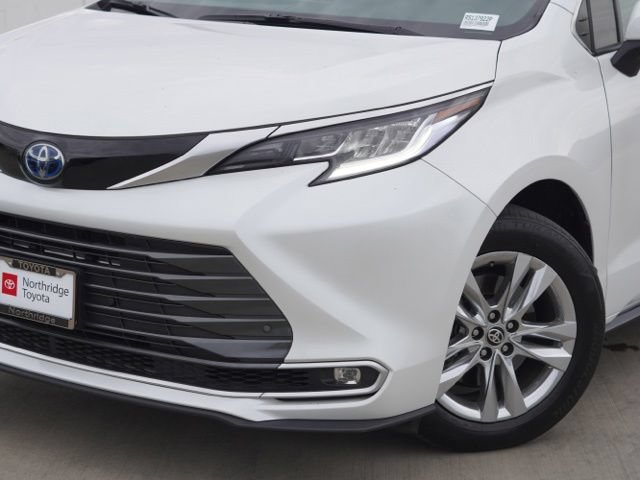Used 2024 Toyota Sienna Limited AWD/4WD image 6