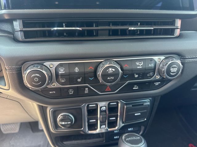 Used 2025 Jeep Gladiator Sport AWD/4WD image 24
