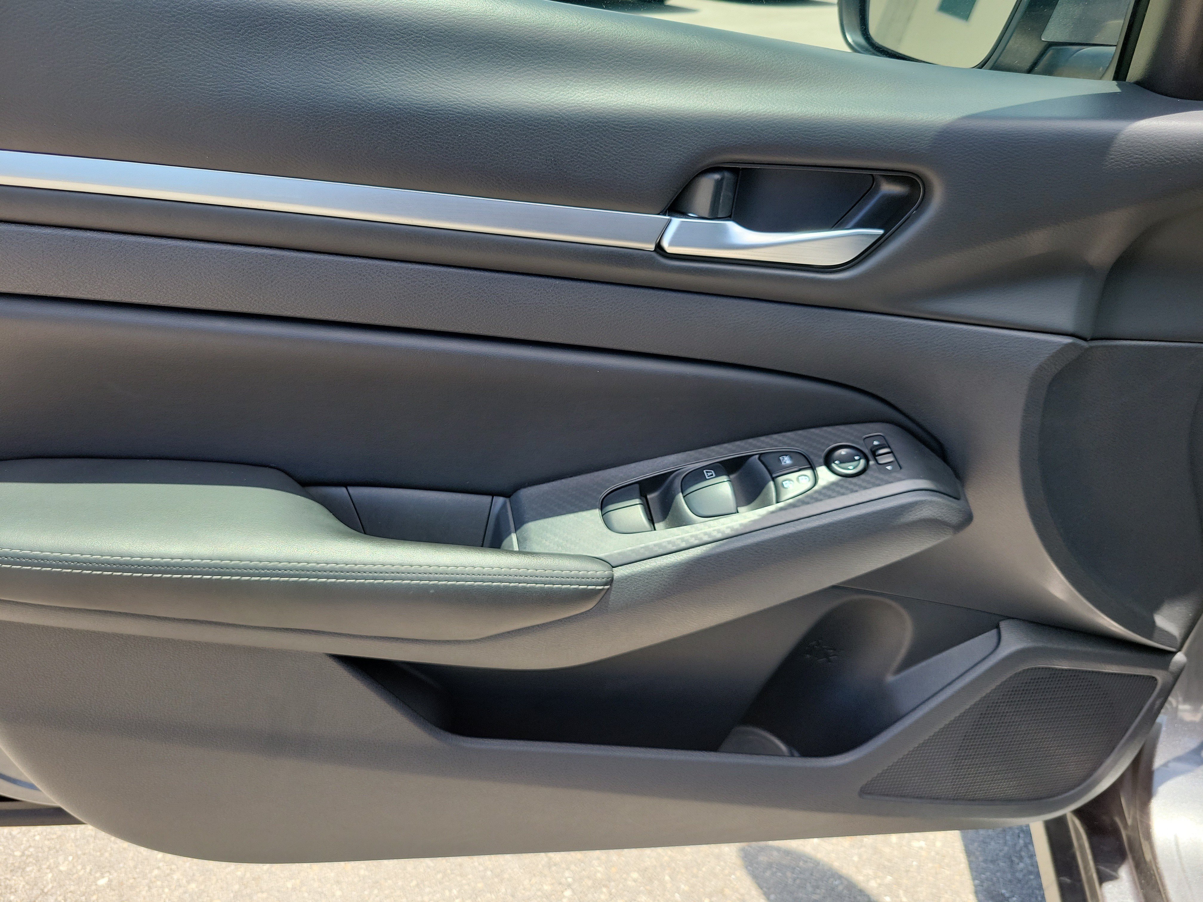 Used 2022 Nissan Altima 2.5 SV FWD image 25