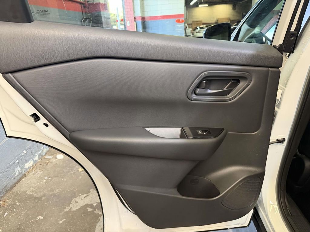 Used 2026 Nissan Rogue S AWD/4WD image 19