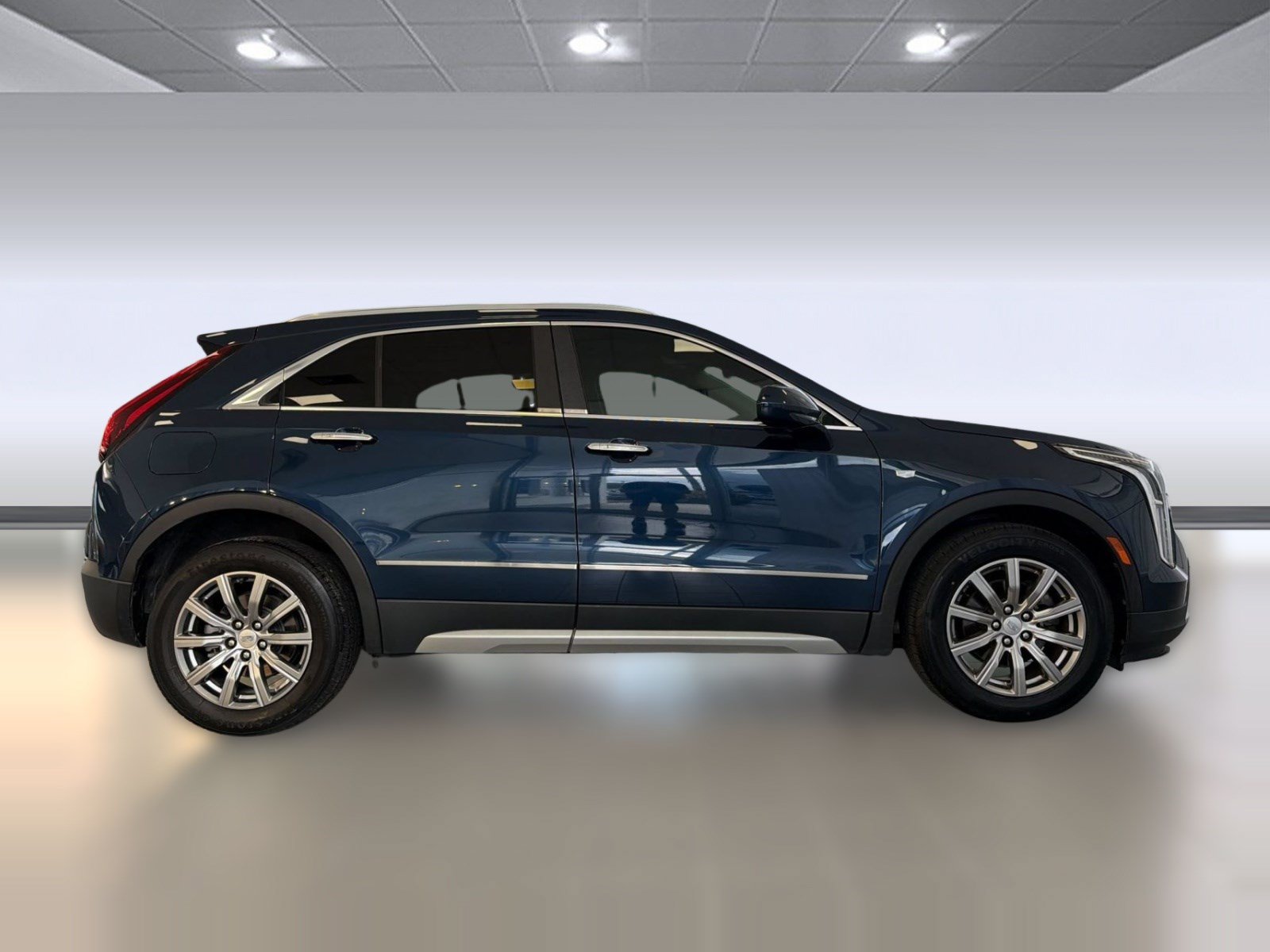 Used 2019 Cadillac XT4 Premium Luxury w/ Driver Awareness Package FWD image 8