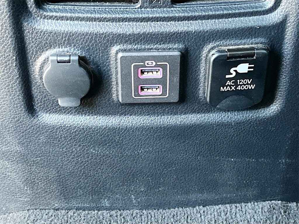 Used 2019 Nissan Titan SV w/ SV Convenience Package image 25