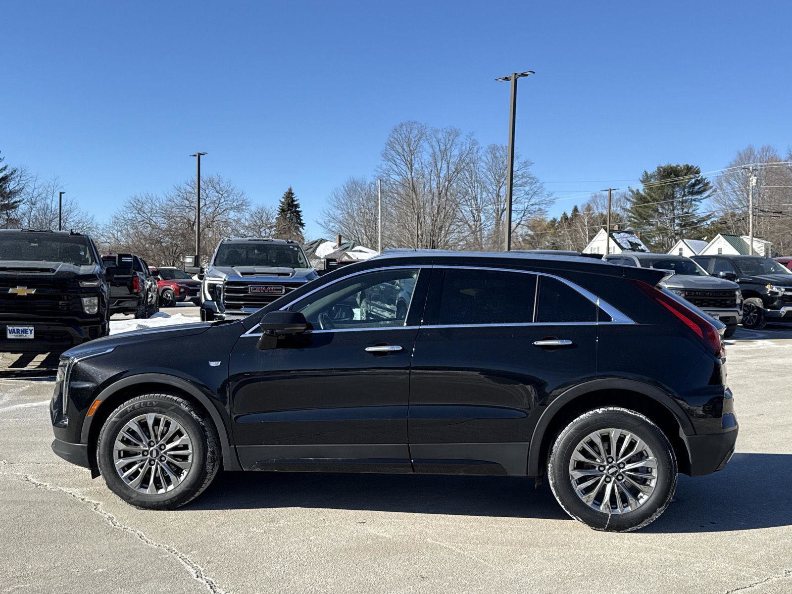 Used 2025 Cadillac XT4 Premium Luxury image 3