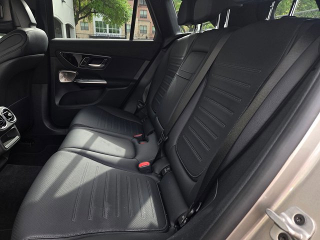 Used 2024 Mercedes-Benz GLC 300 image 10