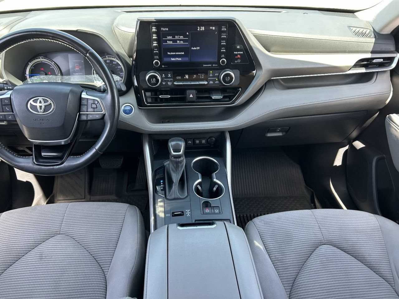 Used 2021 Toyota Highlander LE FWD image 16