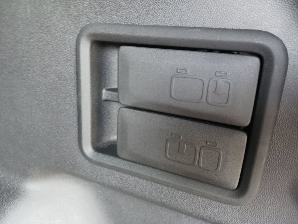 Used 2024 GMC Terrain SLE AWD/4WD image 13