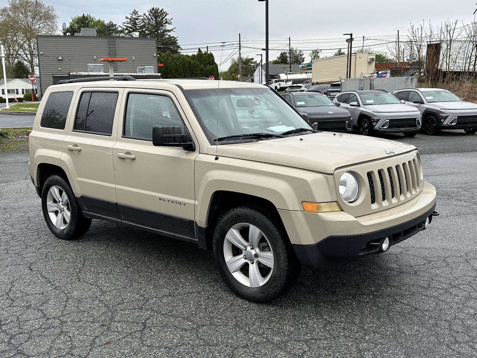 Used 2017 Jeep Patriot Sport w/ Power Value Group AWD/4WD image 2