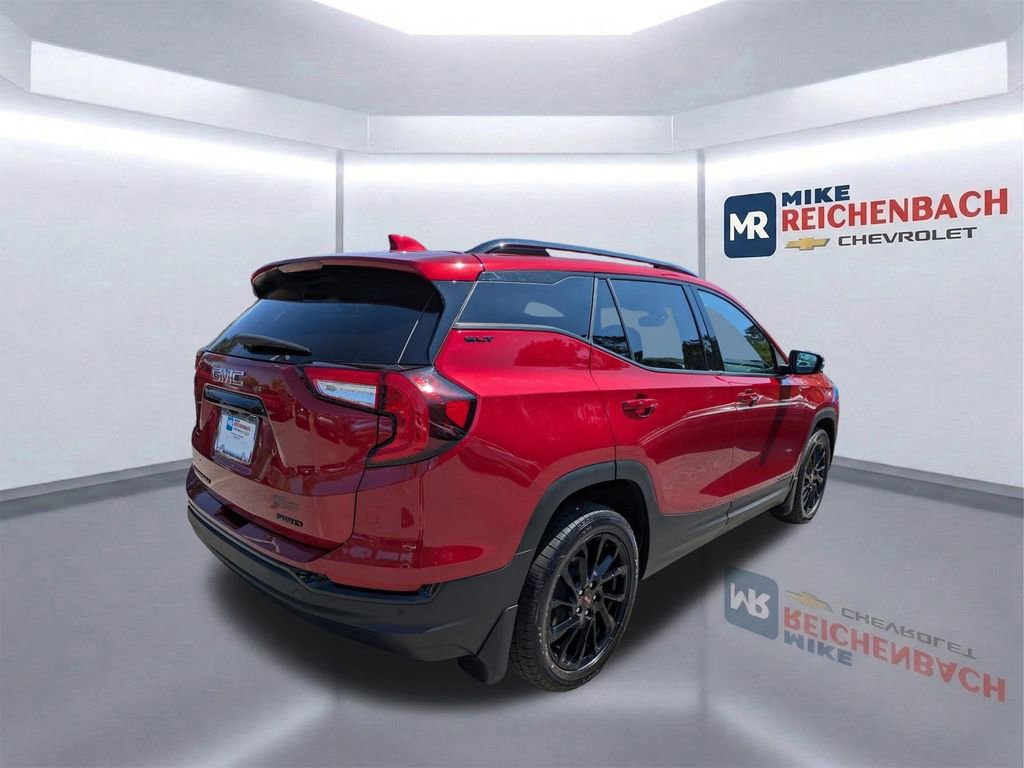 Used 2024 GMC Terrain SLT w/ Infotainment Package II image 4