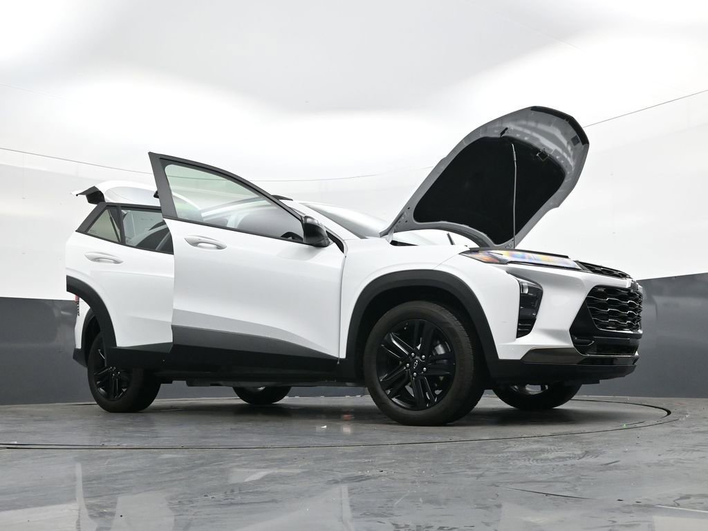 Used 2025 Chevrolet Trax ACTIV w/ Sunroof Package image 44