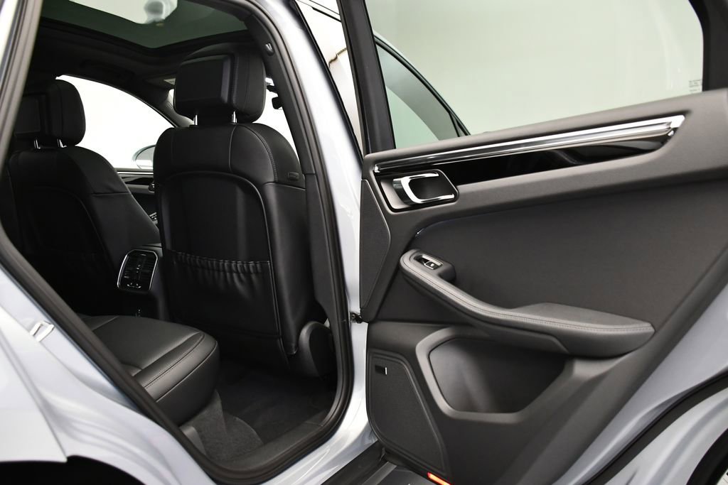 Certified 2026 Porsche Macan image 53