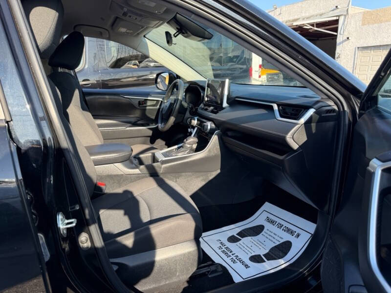 Used 2023 Toyota RAV4 LE image 7