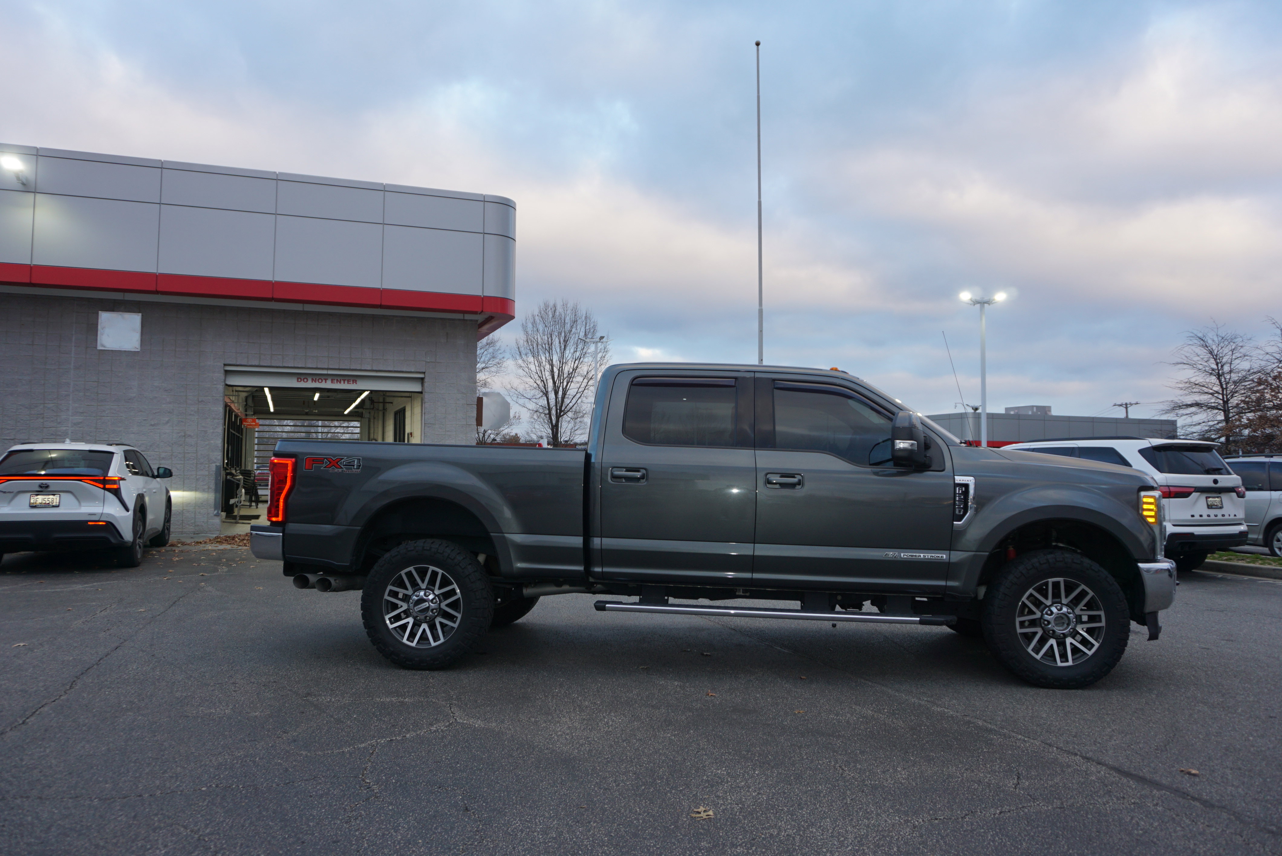 Used 2017 Ford F250 Lariat w/ FX4 Off-Road Package image 3
