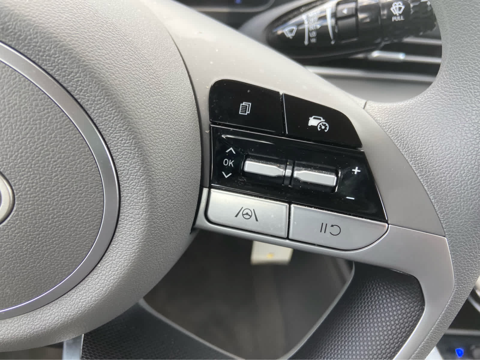 Used 2026 Hyundai Elantra SE FWD image 19
